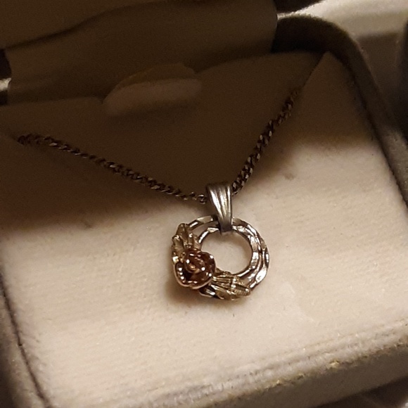 2/1 Bundle Black Hills Gold Earrings & Necklace - Picture 6 of 8